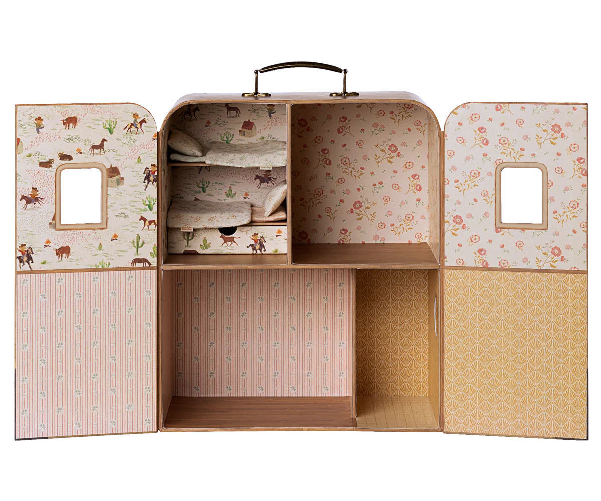 SuitCasa Mouse House