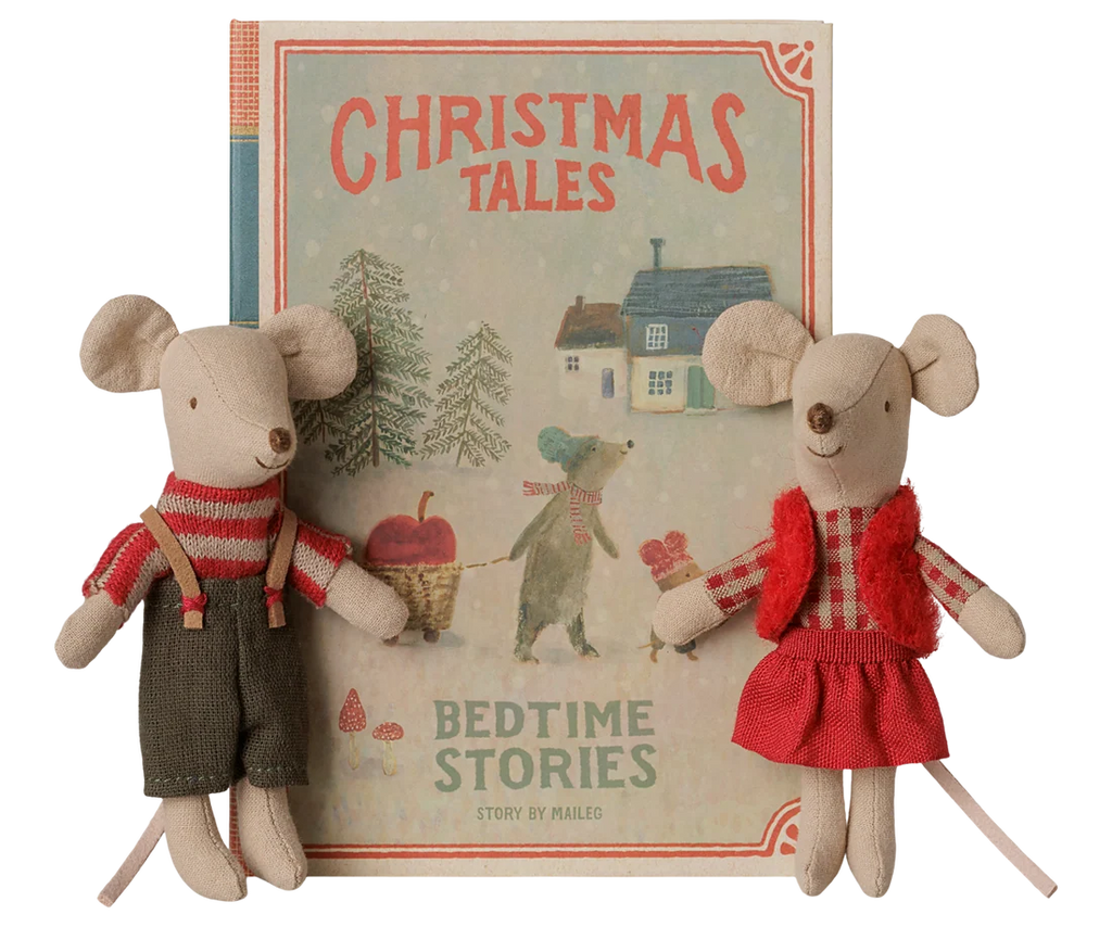 Christmas twin mice, Little sister and brother in book