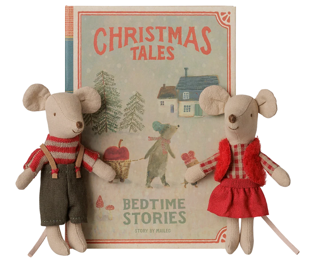 Christmas twin mice, Little sister and brother in book