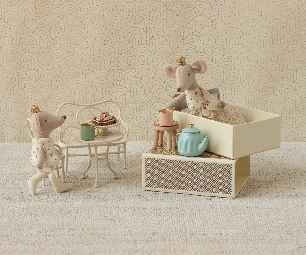 Royal twin mice, Little sister and brother in matchbox
