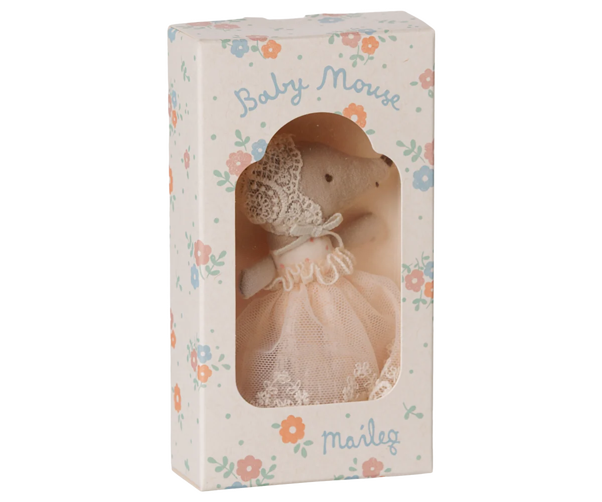 Baby mouse in gown - Powder